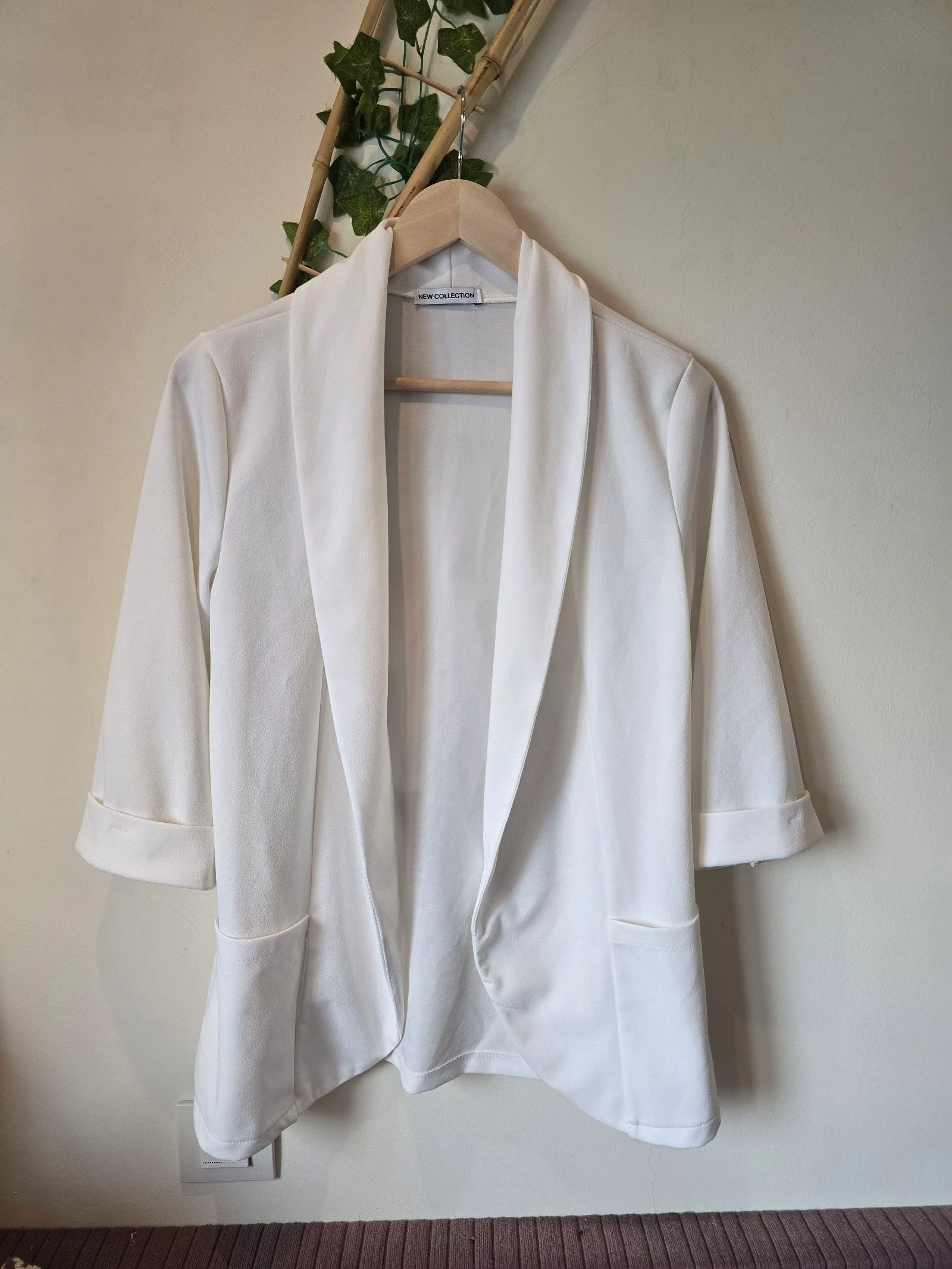 Blazer blanca de New Collection -talla s/m-estado perfecto.